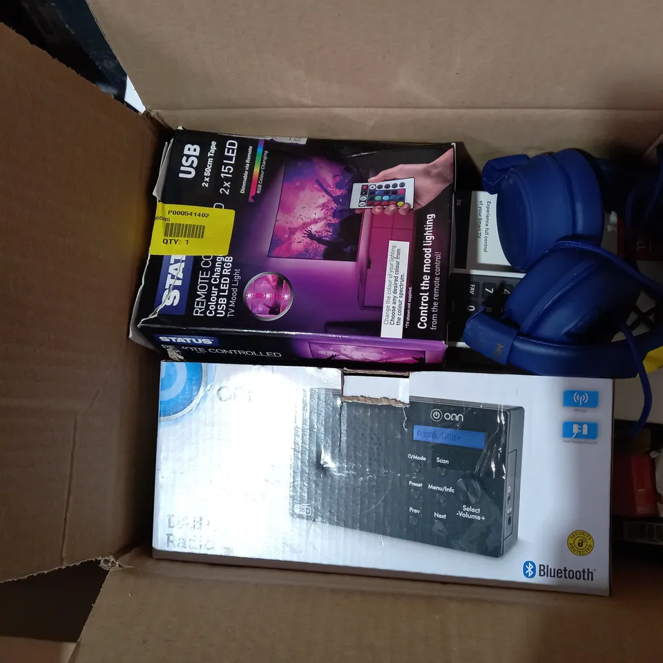 LOT OF APPROX. 10 X ITEMS TO INCLUDE ONN WIRELESS NOISE CANCELLING HEADPHONES, ONN DAB+/FM RADIO, BLACKWEB WIRELESS CHARGING PAD, ETC.