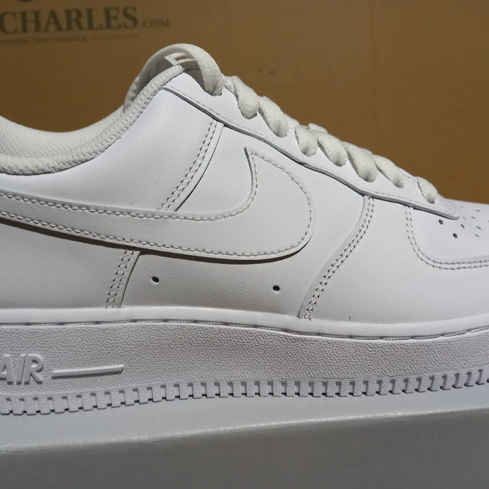 NIKE CW2288-111 AIR FORCE 1 '07 WHITE TRAINERS - SIZE 7 