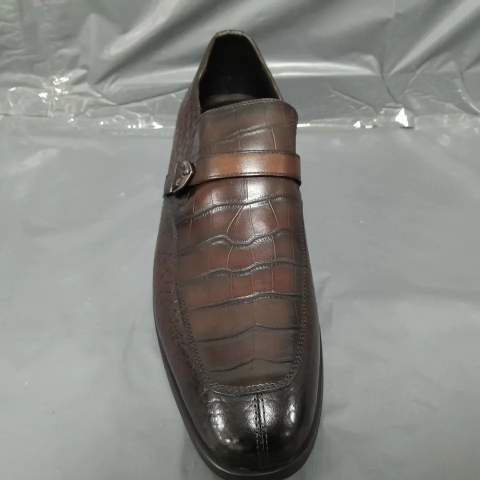 BOXED PAIR OF GIOVANNI VALENTINE SHOES IN DARK BROWN ASIAN SIZE 265
