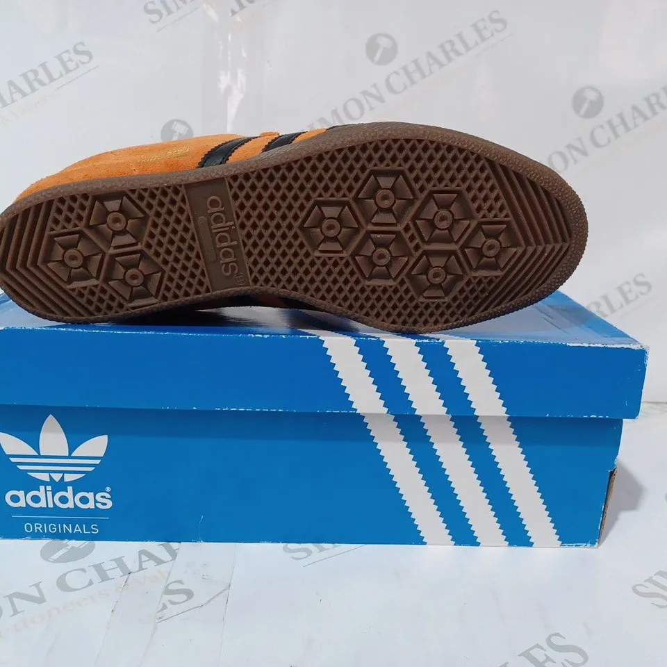 BOXED PAIR OF ADIDAS TRIMM STAR SHOE SIN ORANGE/BLACK UK SIZE 7