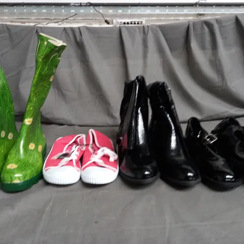 LARGE QUANTITY OF ASSORTED WOMENS SHOES IN VARIOUS SIZES, COLOURS AND STYLES