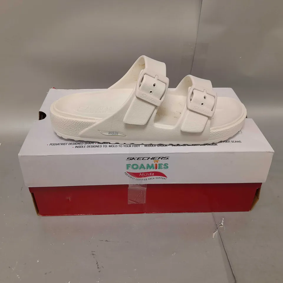 BOXED SKECHERS ARCH FIT FOAMIES SLIDE SANDAL SIZE 4