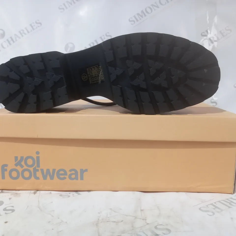 BRAND NEW BOXED PAIR OF KOI VEGAN LEATHER BLOOMING DAISY OASIS STRAPPY SLIDERS IN BLACK UK SIZE 9