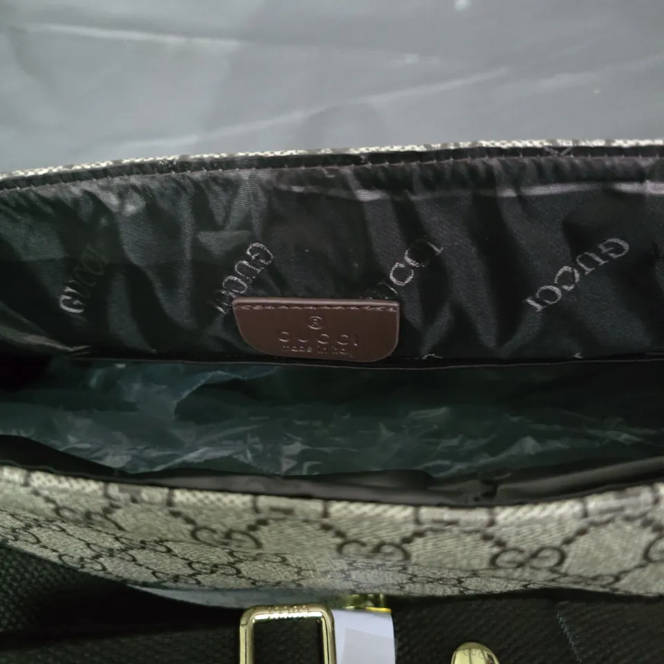 GUCCI GG SUPREME MONOGRAM MESSENGER BAG – BEIGE CANVAS WITH BROWN LEATHER TRIM