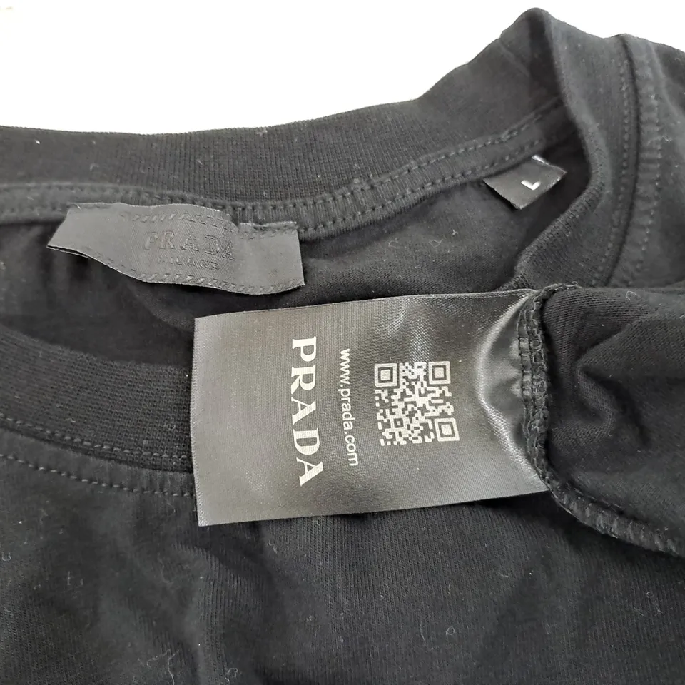 PRADA BLACK CREW NECK T-SHIRT - L