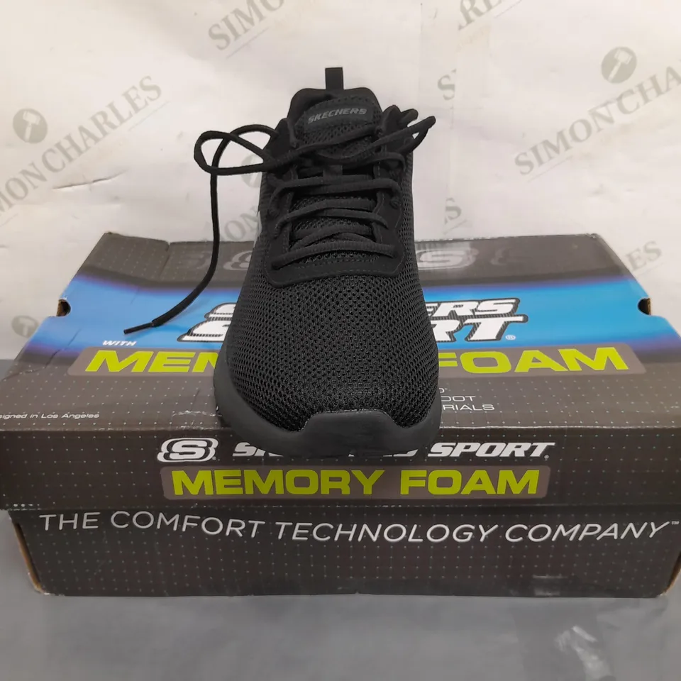 BOXED PAIR OF SKECHERS MEMORY FOAM TRAINERS IN BLACK UK SIZE 10.5