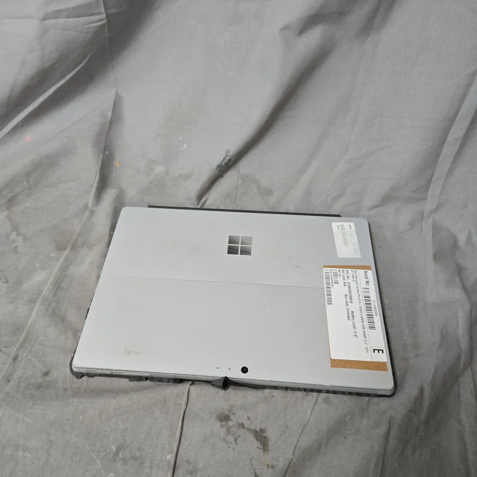 MICROSOFT SURFACE TABLET WITH KEYBOARD COVER
