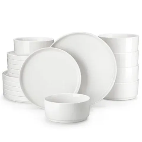 BOXED 18 PIECE PORCELAIN CHINA DINNERWARE SET - SERVICE FOR 6 