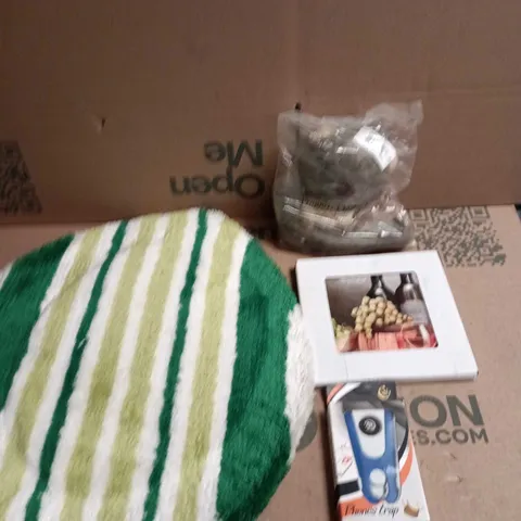 BOX OF APPROXIMATELY 20 HOUSEHOLD ITEMS TO INCLUDE TOILET SEAT COVER, MARMOT SOFT TOY AND A FOOD AND DRINK TILE PICTURE
