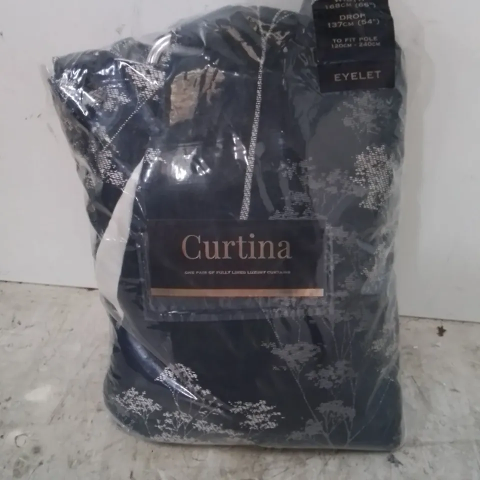 BAGGED WEGFORD SYNTHETIC ROOM DARKENING EYELET CURTAINS // SIZE: WIDTH 168CM X DROP 137CM 