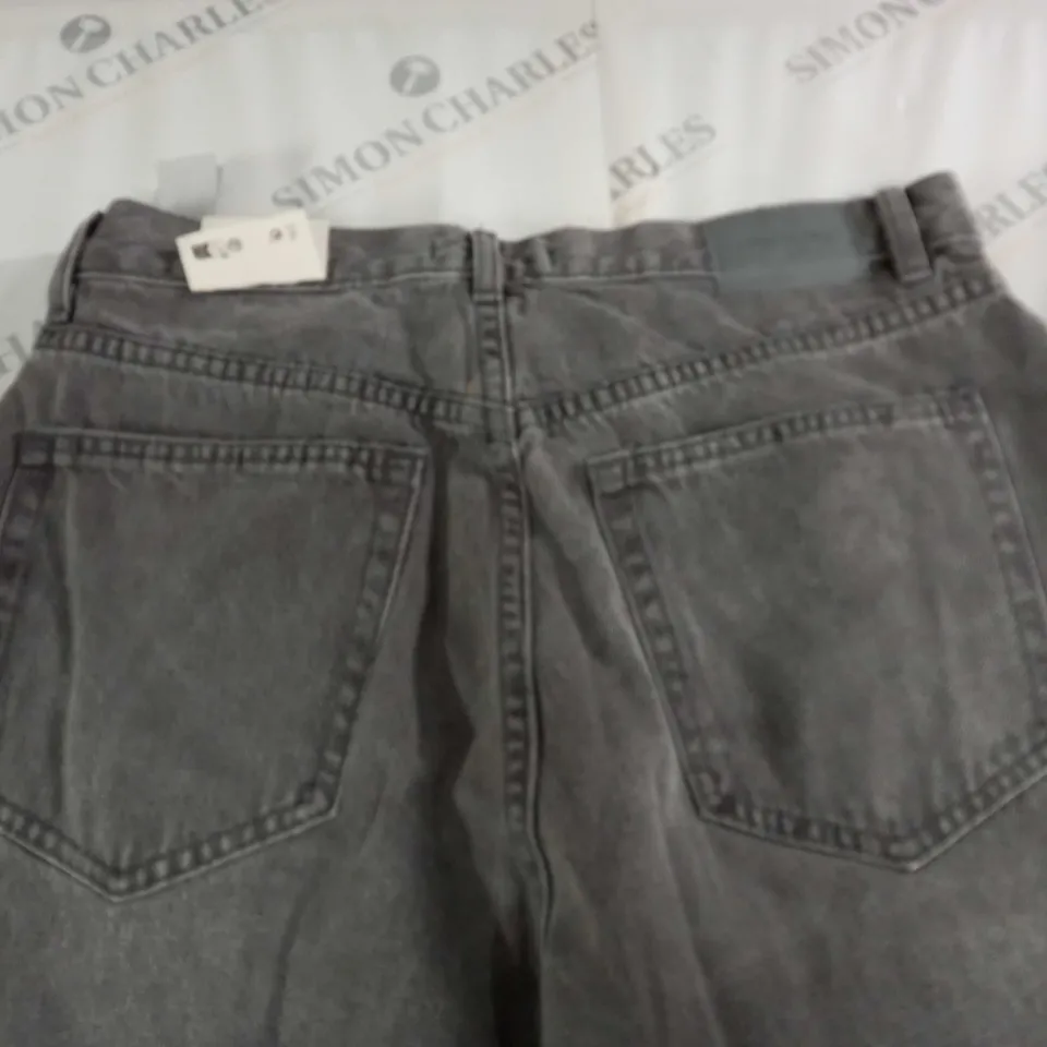 PULL & BEAR MOM HIGH RISE JEANS IN WASHED BLACK - EUR 42