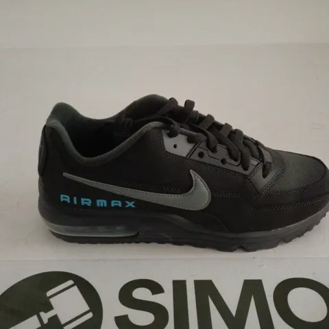 NIKE AIR MAX BLACK TRAINERS SIZE UK 8 