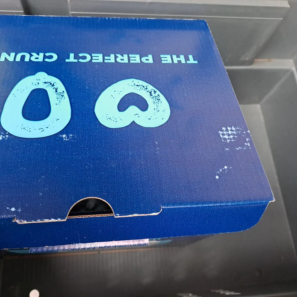 TOTE OF APPROX 5 ASSORTED FOOD ITEMS TO INCLUDE - LOVE CORN , APTAMIL ADVANCED 