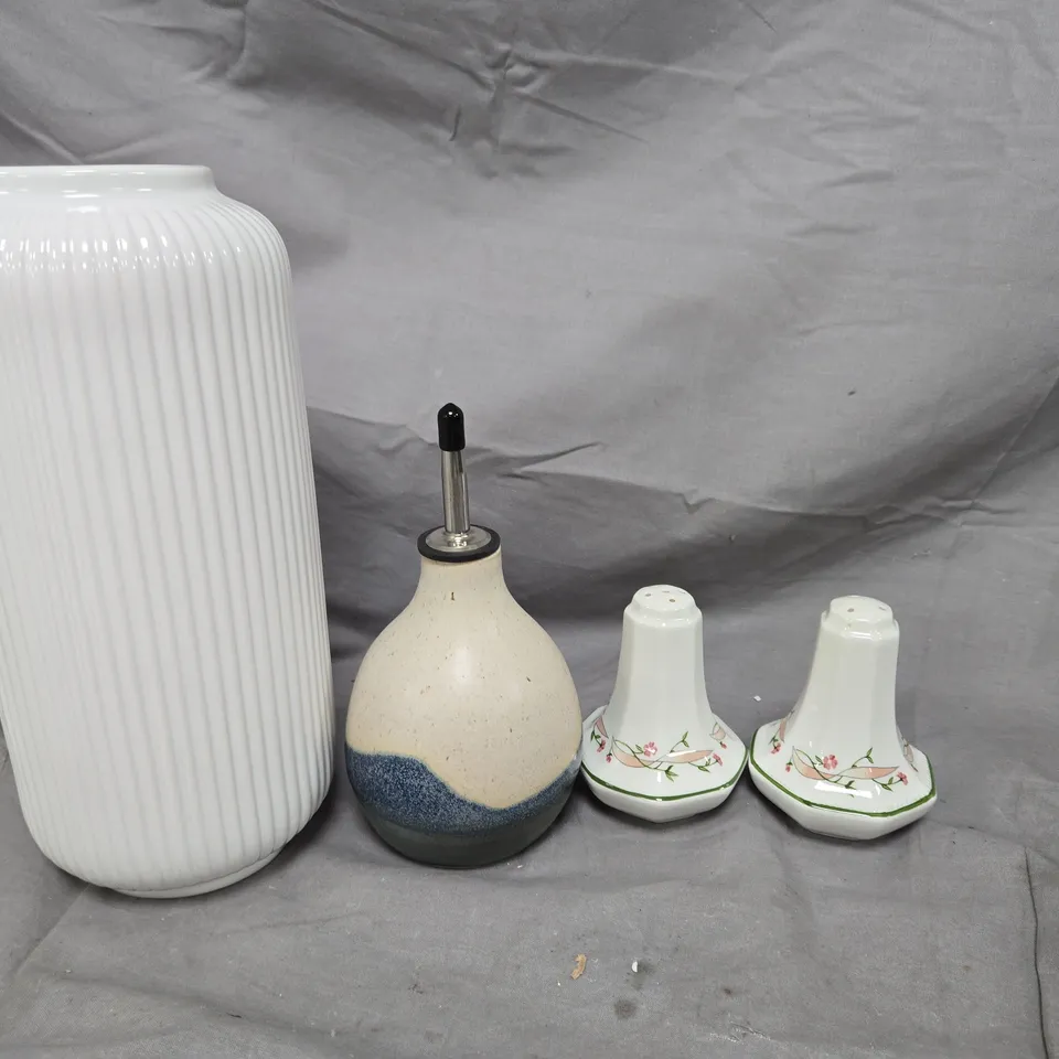 TOTE OF APPROXIMATELY 7 POTTERY ITEMS TO INCLUDE A LARGE VASE AND SALT & PEPPER POTS