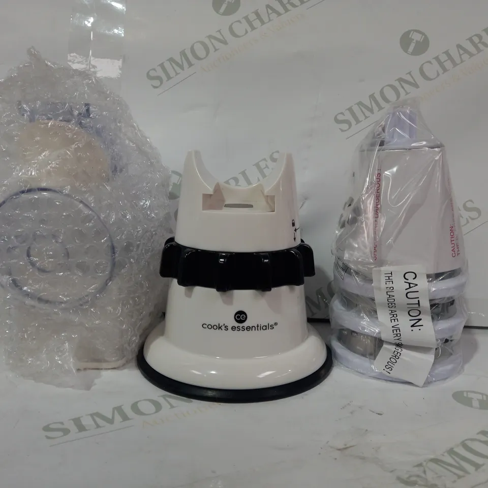 COOKS ESSENTIALS GRATRER AND SLICER