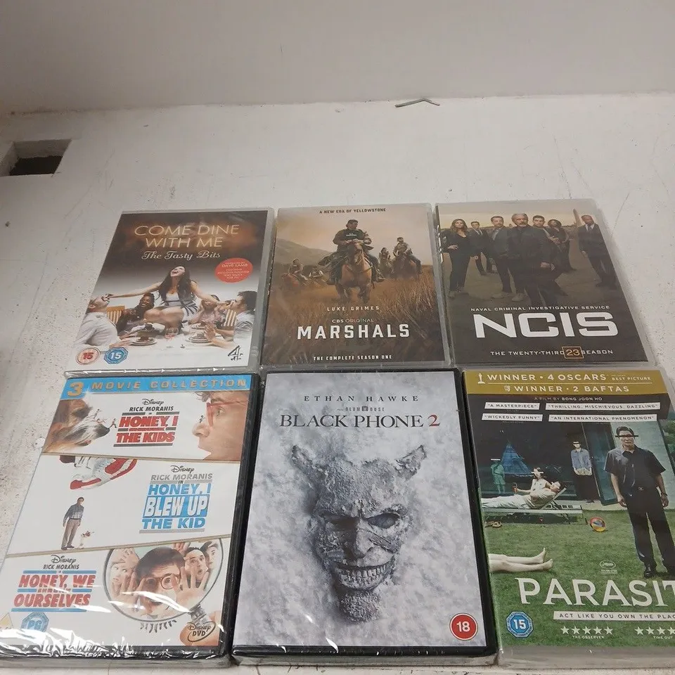 APPROXIMATELY 12 ASSORTED DVD MOVIES/SERIES SETS TO INCLUDE FRIENDS, BLACK PHONE, BAND OF GOLD ETC 