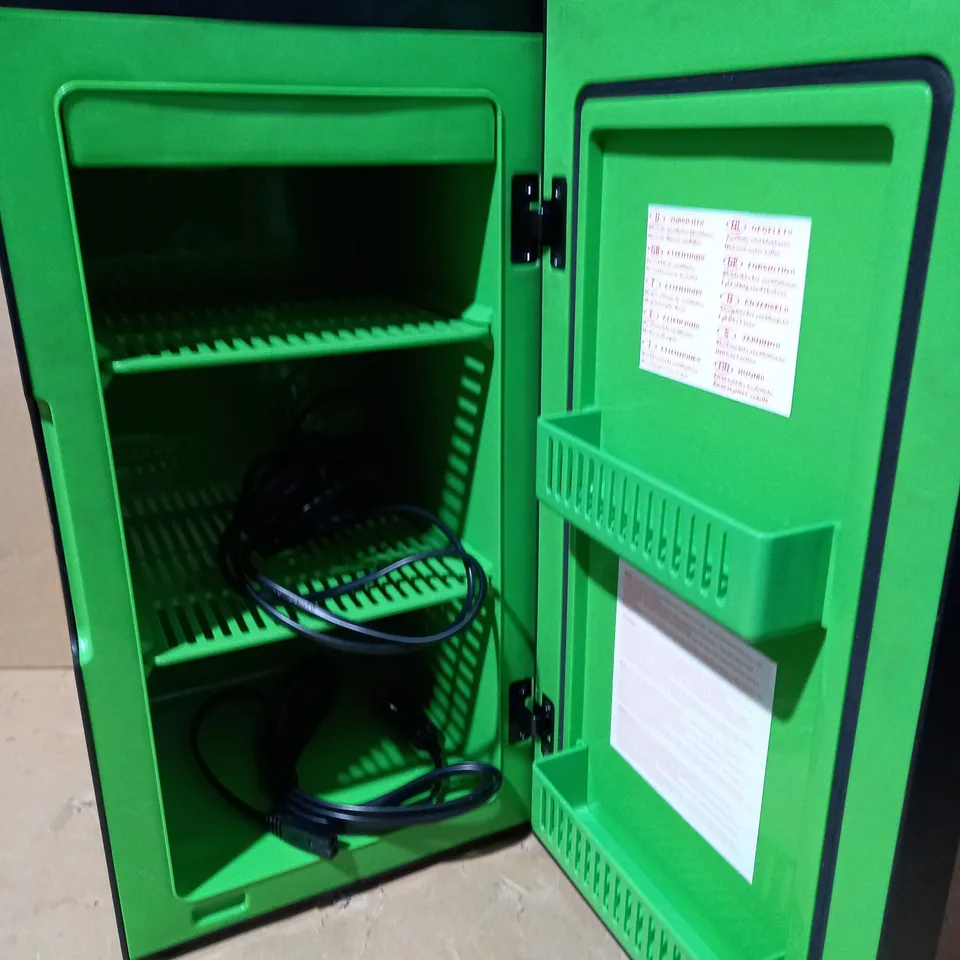 UKONIC XBOX SERIES X REPLICA MINI FRIDGE