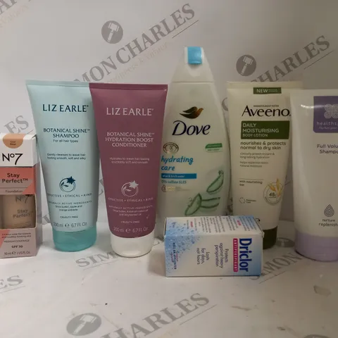 BOX OF APPROX 15 ASSORTED BEAUTY PRODUCTS TO INCLUDE NO7 STAY PERFECT FOUNDATION #COOL BIEGE, LIZ EARLE SHAMPOO, AVEENO BODY LOTION, ETC