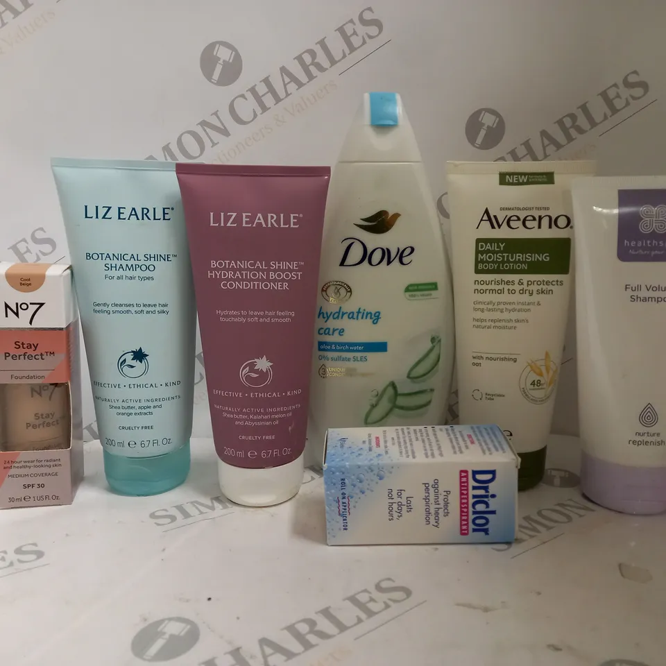 BOX OF APPROX 15 ASSORTED BEAUTY PRODUCTS TO INCLUDE NO7 STAY PERFECT FOUNDATION #COOL BIEGE, LIZ EARLE SHAMPOO, AVEENO BODY LOTION, ETC 