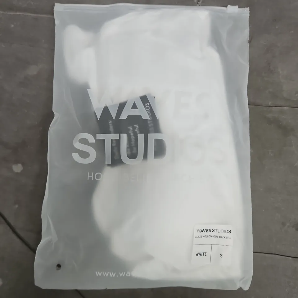 BAGGED WAVES STUDIOS GLAZE HOLLOW-OUT BACK BRA IN WHITE - SMALL