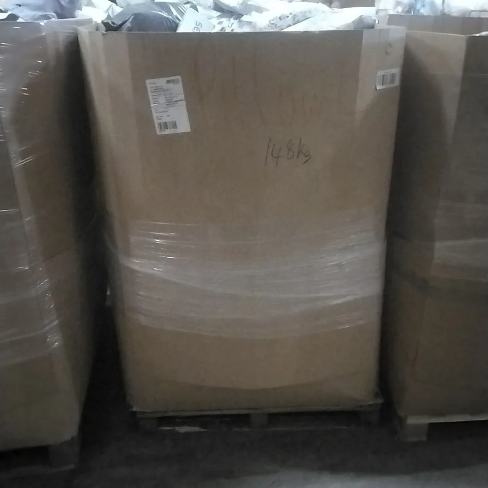 A PALLET CONTAINING A LARGE QUANTITY OF PILLOWS, MEMORY FOAM, SEAT CUSHION AND SIMILAR PRODUCTS ETC