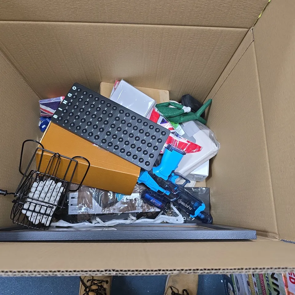 BOX OF APPROXIMATELY 10 HOUSEHOLD ITEMS TO INCLUDE A LARGE RUG, UNION JACK NAPKINS AND FORMULA 1 CHAMPIONS POSTERS