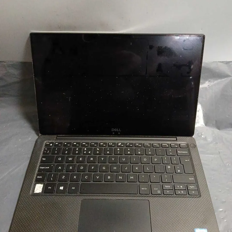 DELL XPS P82G LAPTOP 