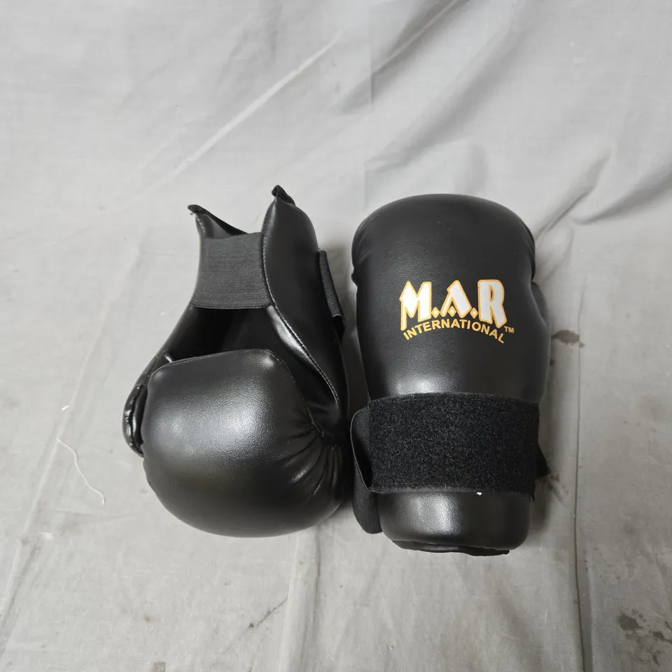 M.A.R INTERNATIONAL FIGHTING GLOVES – BLACK, VELCRO CLOSURE