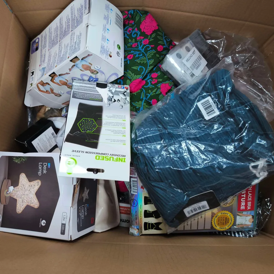 APPROXIMATELY 15 ASSORTED ITEMS TO INCLUDE SANKOM SUPPORT BRA, DESK LAMP, COMFORTISSE PUSH UP BRA, ETC - COLLECTION ONLY