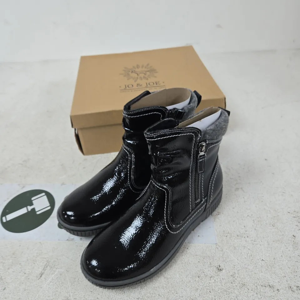 JO & JOE SUTTON BLACK CRINKLE PATENT PU ANKLE BOOTS – UK 5