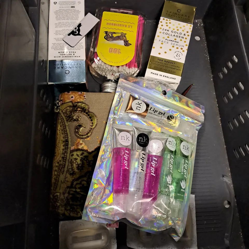 APPROXIMATELY 20 ASSORTED COSMETIC ITEMS TO INCLUDE - LIZ EARLE SOOTHING EYE LOTION - PAULIE RESET HYDRAQTING SERUM - GRACE & STELLA MOISTURISING EYE MASK - ETC