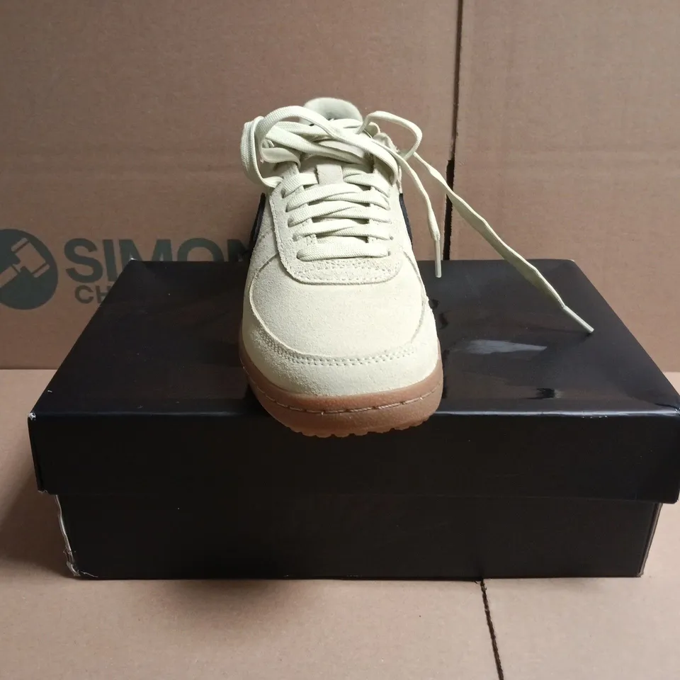 BOXED PAIR OF NIKE FIELD GENERAL TRAINERS IN GREEN/BLACK SIZE UK 5