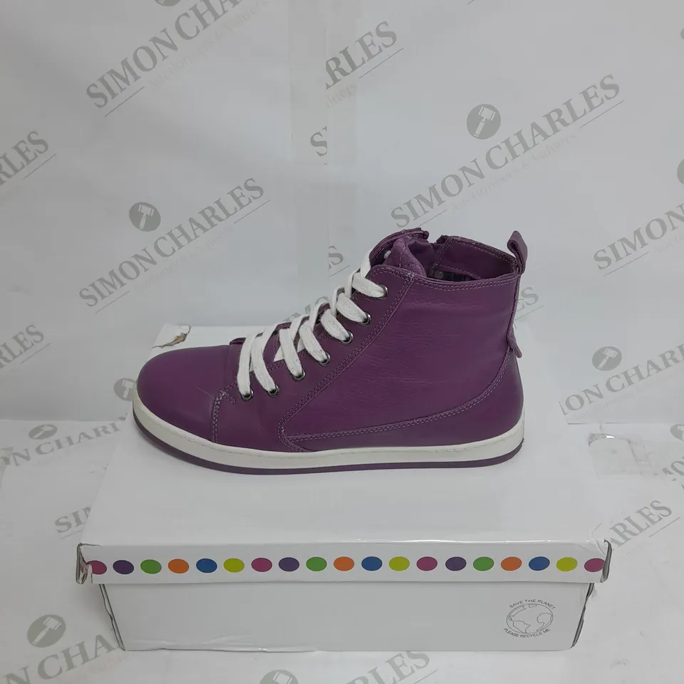 UNBOXED PAIR OF ADE LEATHER TOP TRAINER PURPLE BOOT SIZE 5
