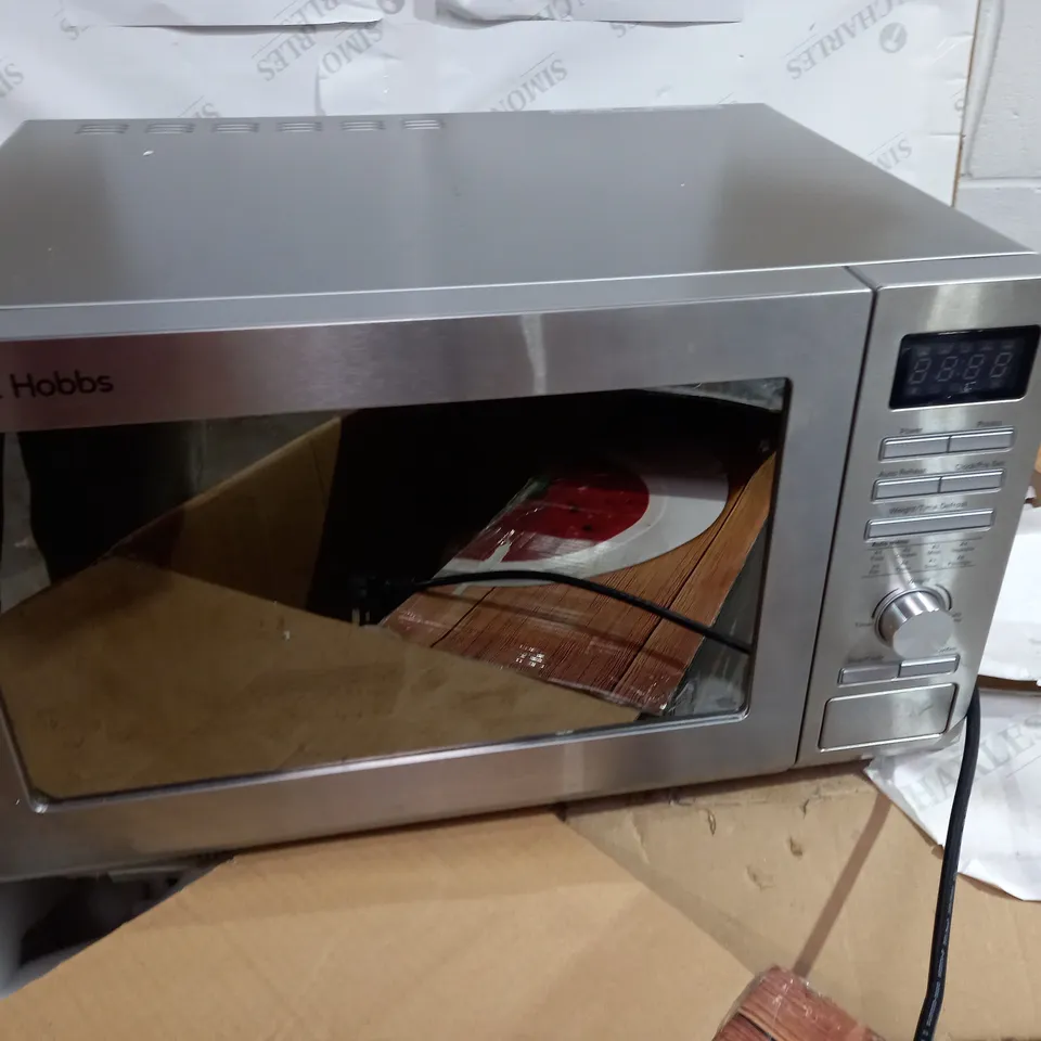 RUSSELL HOBBS FAMILY SIZE SILVER MICROWAVE 