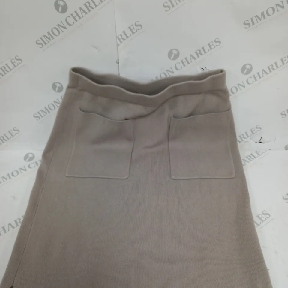 BOX OF APPROXIMATELY 20 ASSORTED CLOTHING PRODUCTS IN VARIOUS SIZES TO INCLUDE SKIRTS, JUMPERS, DRESSES ETC 