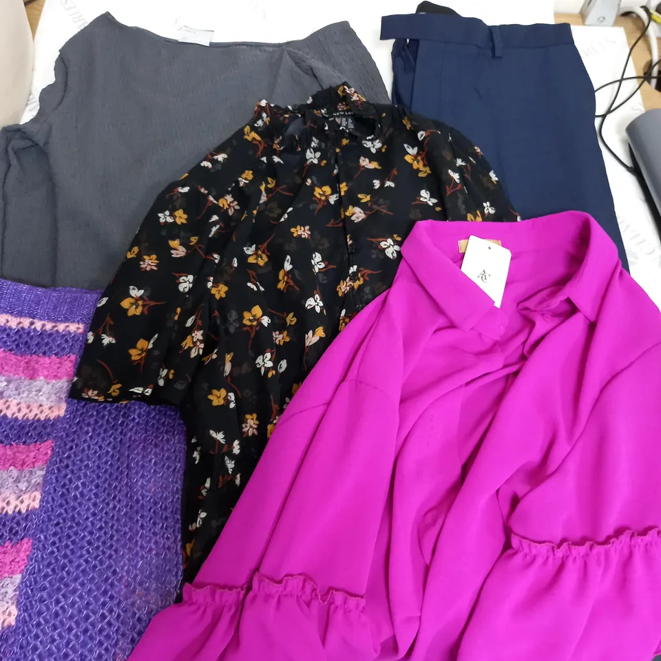 LARGE QUANTITY OF ASSORTED CLOTHING ITEMS TO INCLUDE NEW LOOK AND ASOS