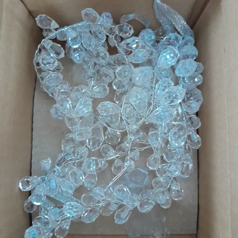 BOXED SET OF 4 CRYSTAL DECORATIONS ASSORTED LENGTHS