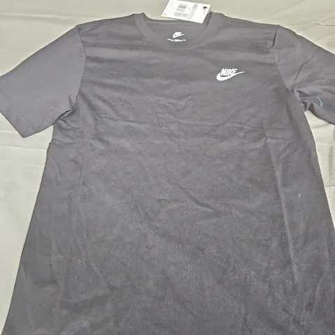 NIKE LOGO CASUAL TEE - SIZE XS