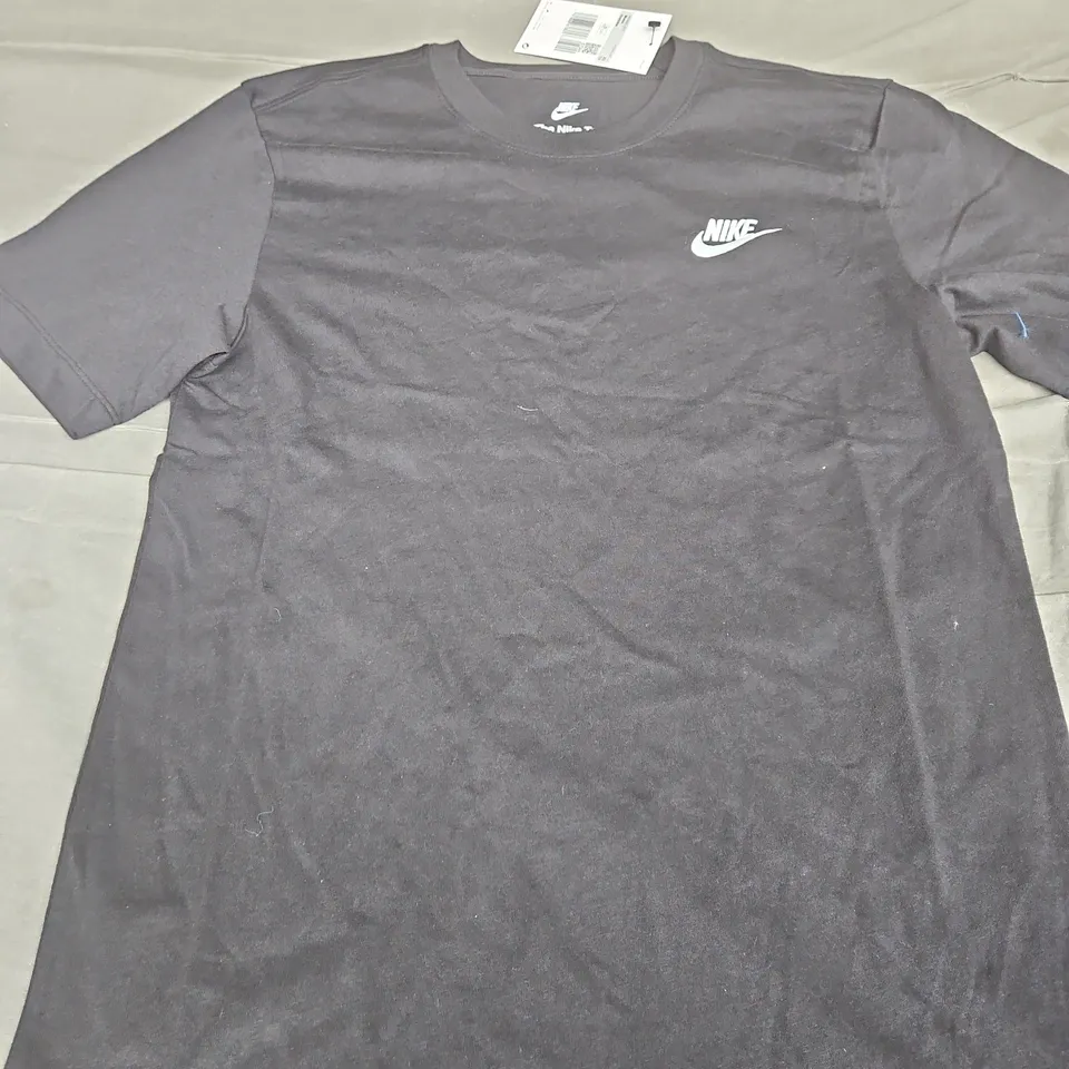 NIKE LOGO CASUAL TEE - SIZE XS