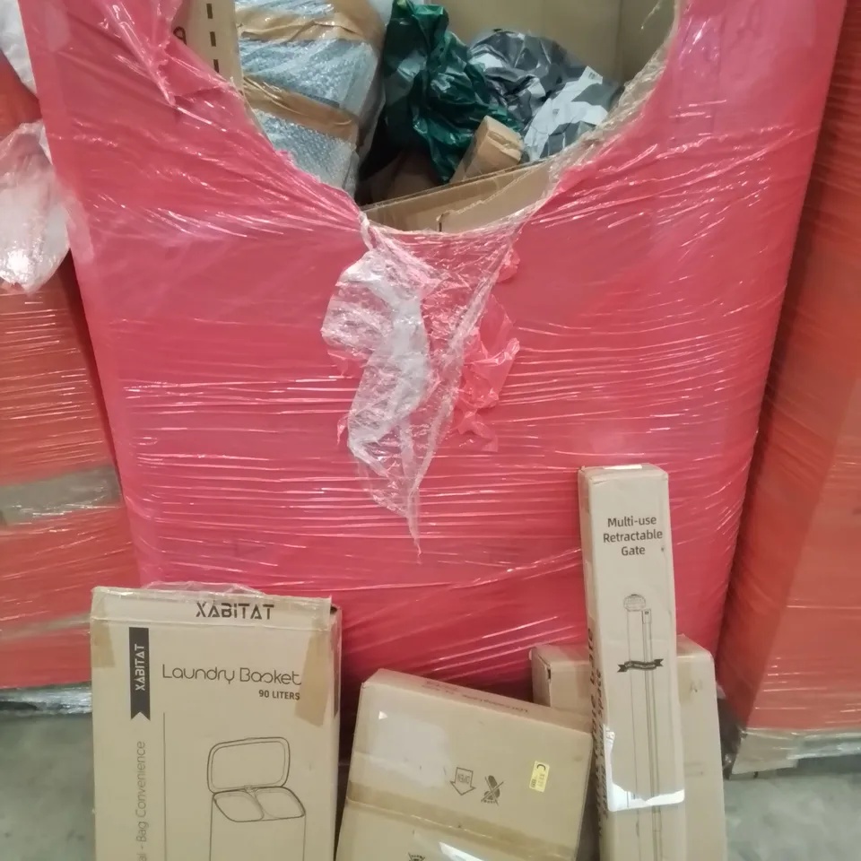 PALLET CONTAINING VARIOUS ASSORTED BOXED HOUSEHOLD ITEMS TO INCLUDE: RETRACTABLE SAFETY GATE, LAUNDRY BIN,  CEILING LAMP MATTRESS  AND LOTS MORE UNMARKED BOXED ITEMS 