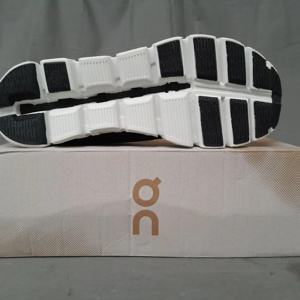 BOXED PAIR OF ON CLOUD 5 SHOES IN BLACK UK SIZE 9