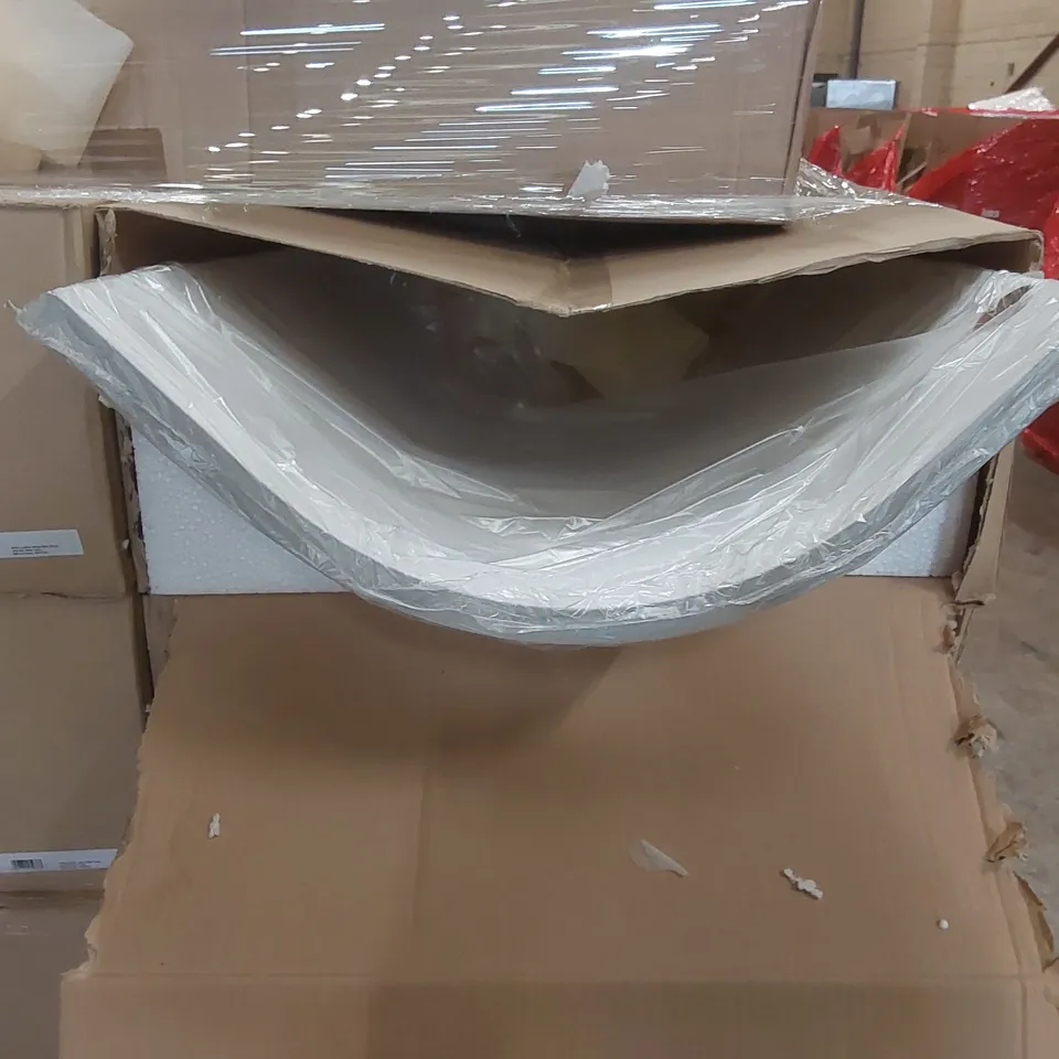 PALLET CONTAINING APPROXIMATELY 14x CURVED DOORS