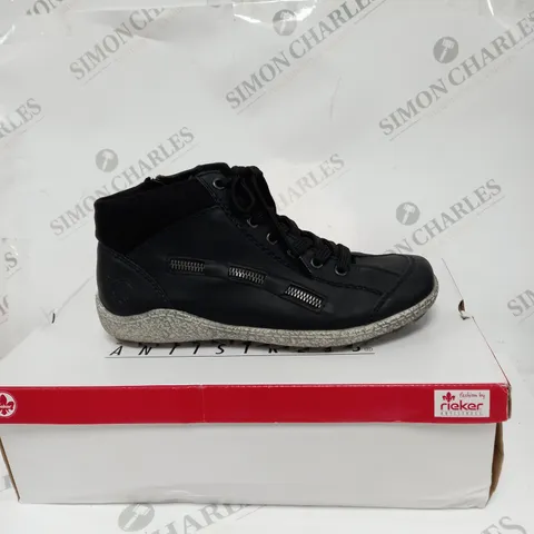 BOXED PAIR OF RIEKER ANTISTRESS SHOES SIZE EUR 38