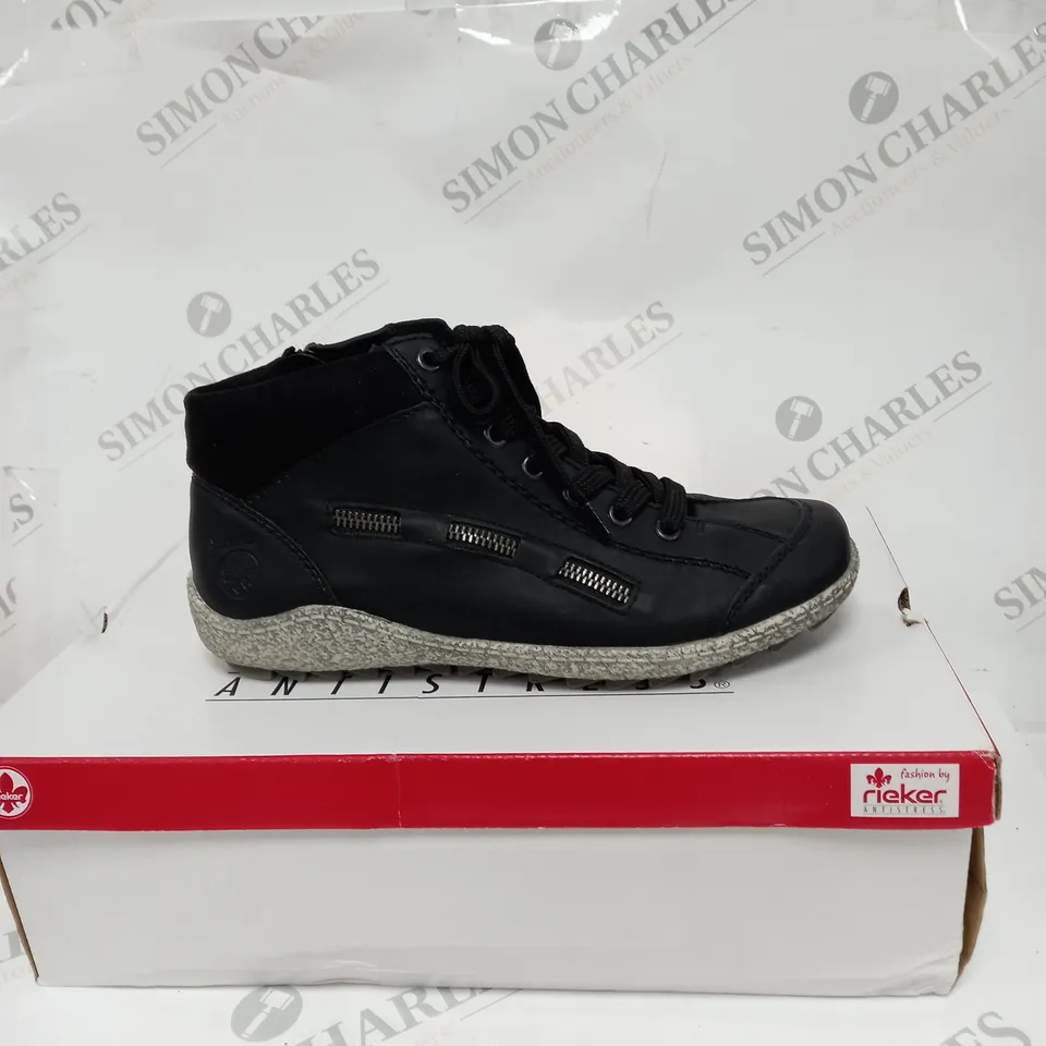 BOXED PAIR OF RIEKER ANTISTRESS SHOES SIZE EUR 38