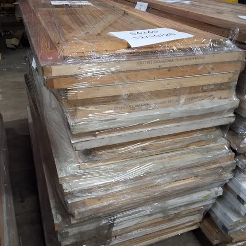 PALLET CONTAINING APPROXIMATELY 30 ASSORTED INTERNAL DOORS