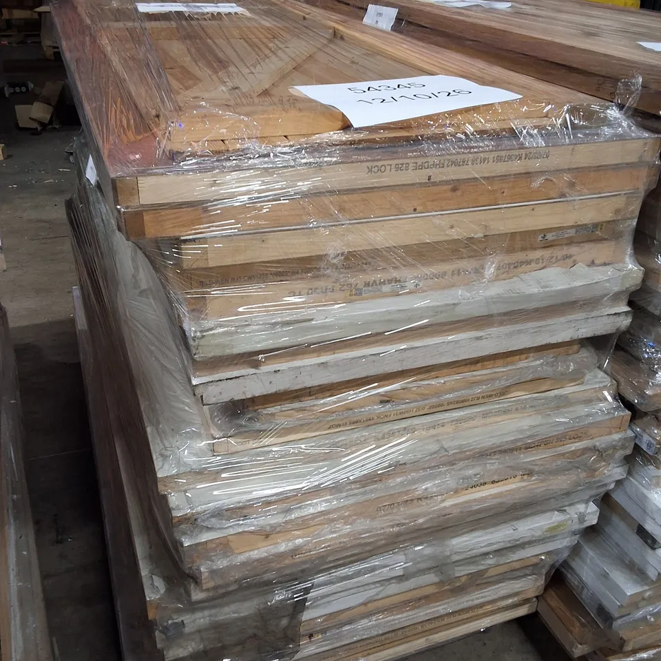 PALLET CONTAINING APPROXIMATELY 30 ASSORTED INTERNAL DOORS