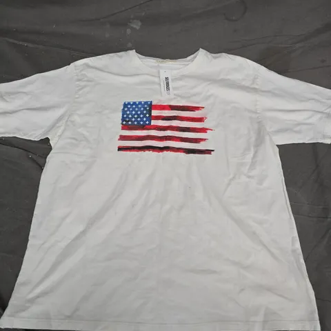 DUKE & DEXTER AMERICAN FLAG TEE IN WHITE - LARGE