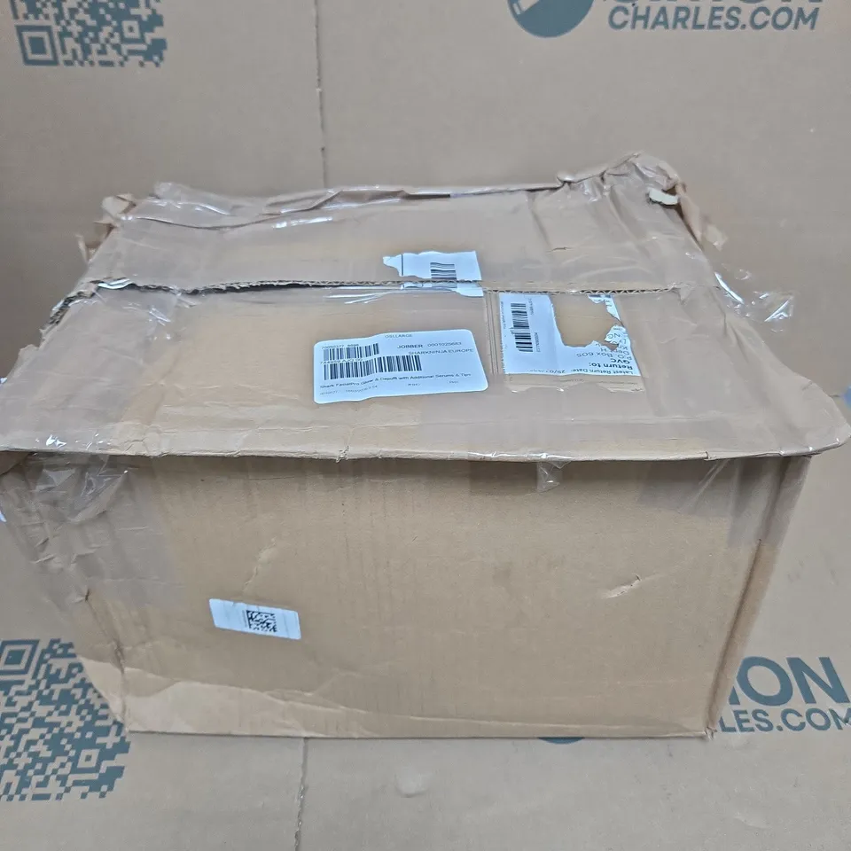 SHARK FACIAL PRO GLOW AND DEPUFFI IN WARM BLACK