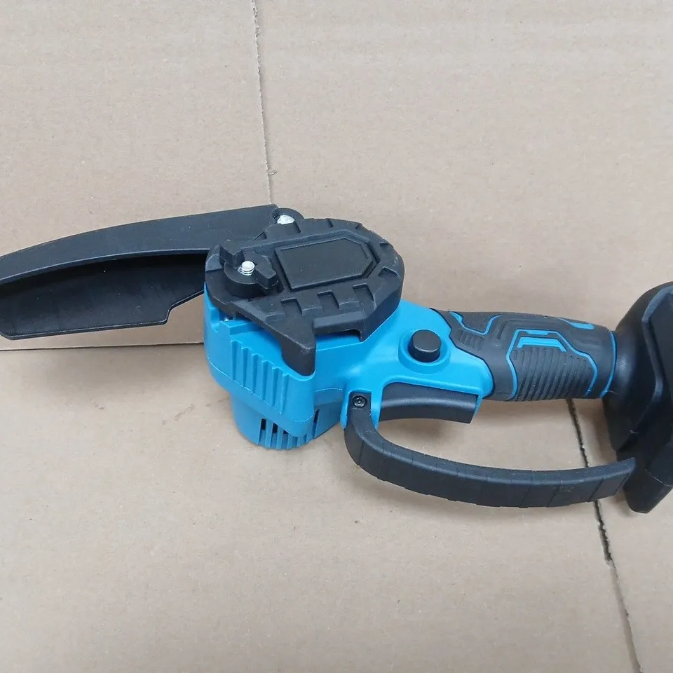 CORDLESS RECIPROCATING SAW-STYLE CUTTING TOOL WITH 21V MAX BATTERY