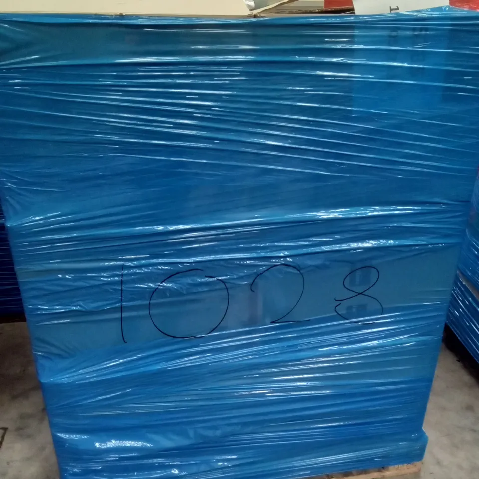 PALLET OF ASSORTED ITEMS INCLUDING FISH TYPE PROTECTIVE MASKS, FLAT BALL DISC, CHRISTMAS BAUBLE SET, LAWN EDGING, ICE CUBE MOLDS, TEETH WHITENING STRIPES 